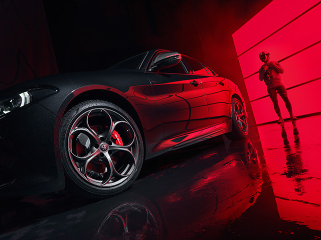 Dark 19" alloy wheels with Brembo brake calipers
