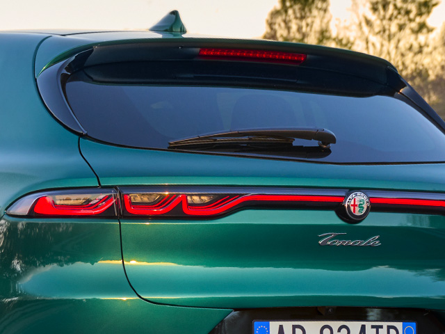 Alfa Romeo Tonale Plug-In Hybrid Q4 | Features | Alfa Romeo